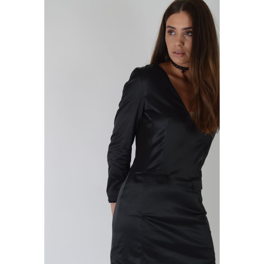 Lovemystyle robe soyeuse plongeante avec poches latérales en noir