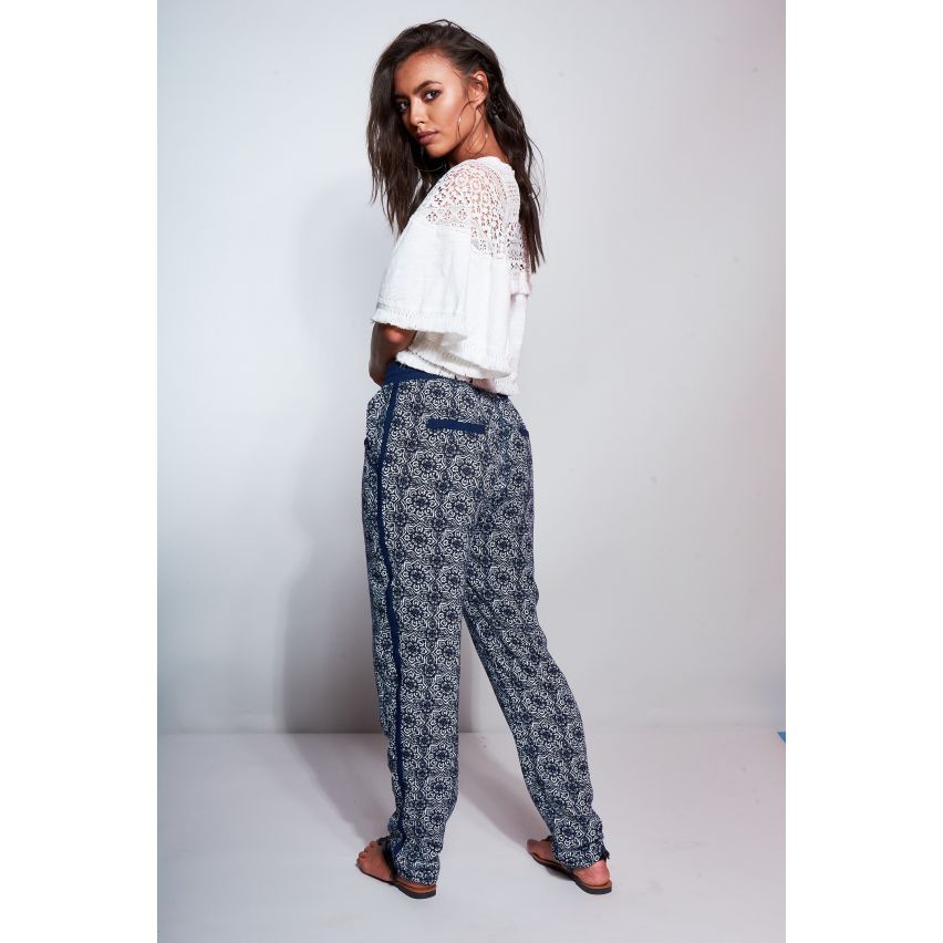 Daphnea Paris aztèque cravate imprimée marine taille pantalon