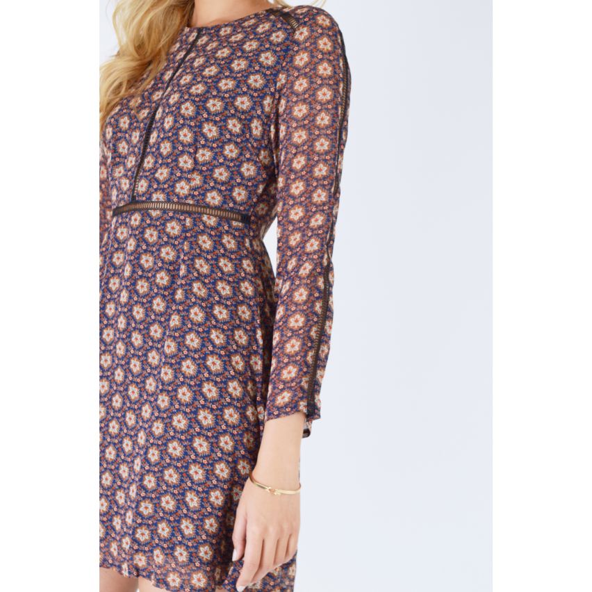 Goldie London marine thé à manches longues robe avec imprimé Floral Ditsy