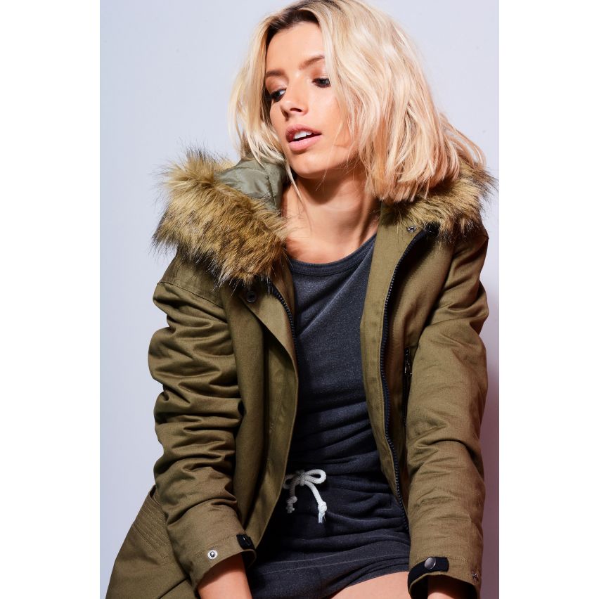 Manteau Parka kaki Lovemystyle avec fausse fourrure garniture capot