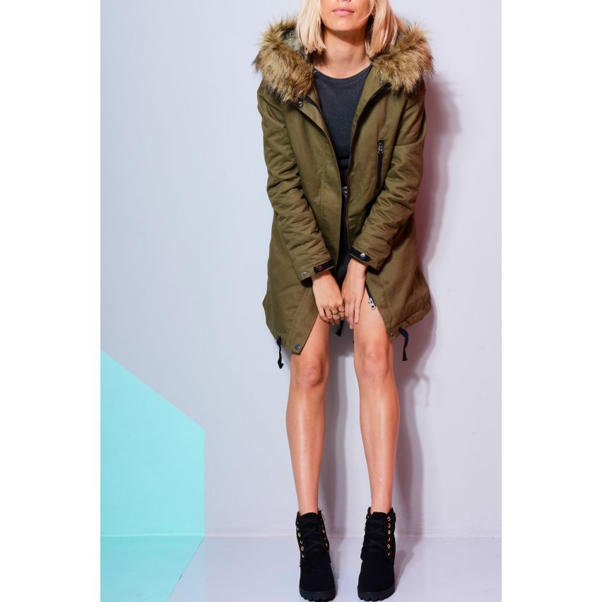 Manteau Parka kaki Lovemystyle avec fausse fourrure garniture capot