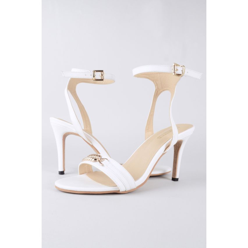 Lovemystyle blanc Barely There Heels avec chaîne de détail