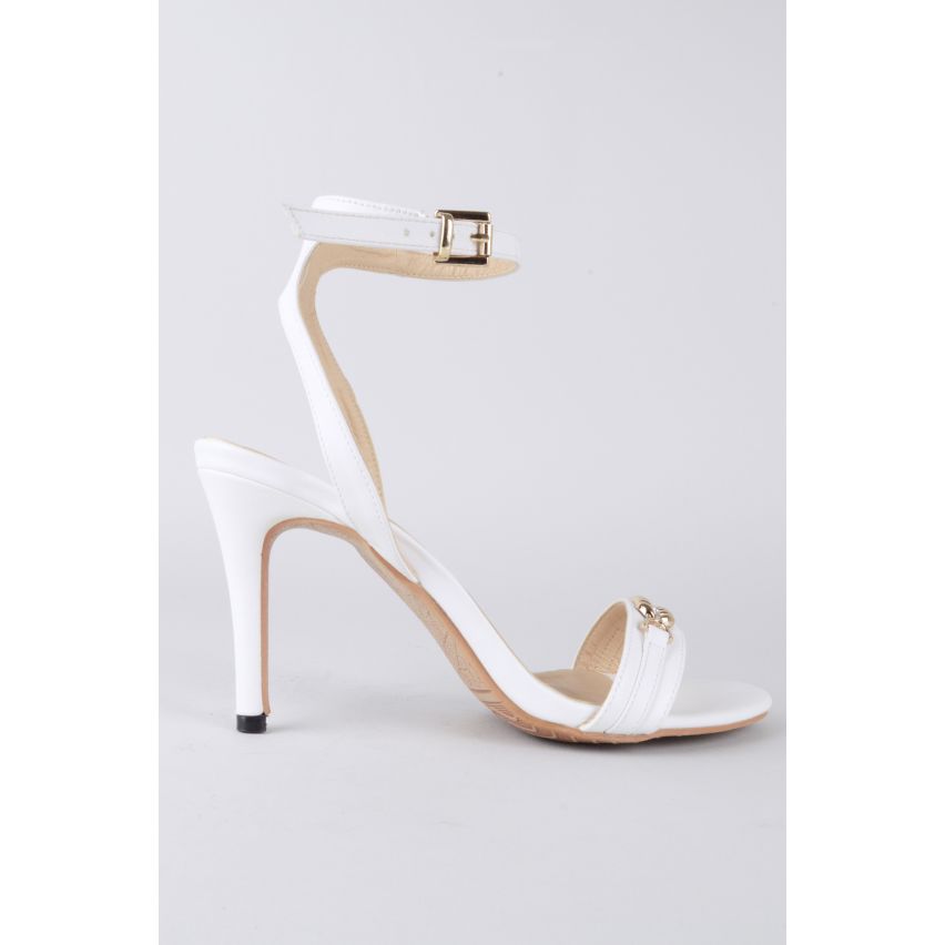 Lovemystyle blanc Barely There Heels avec chaîne de détail