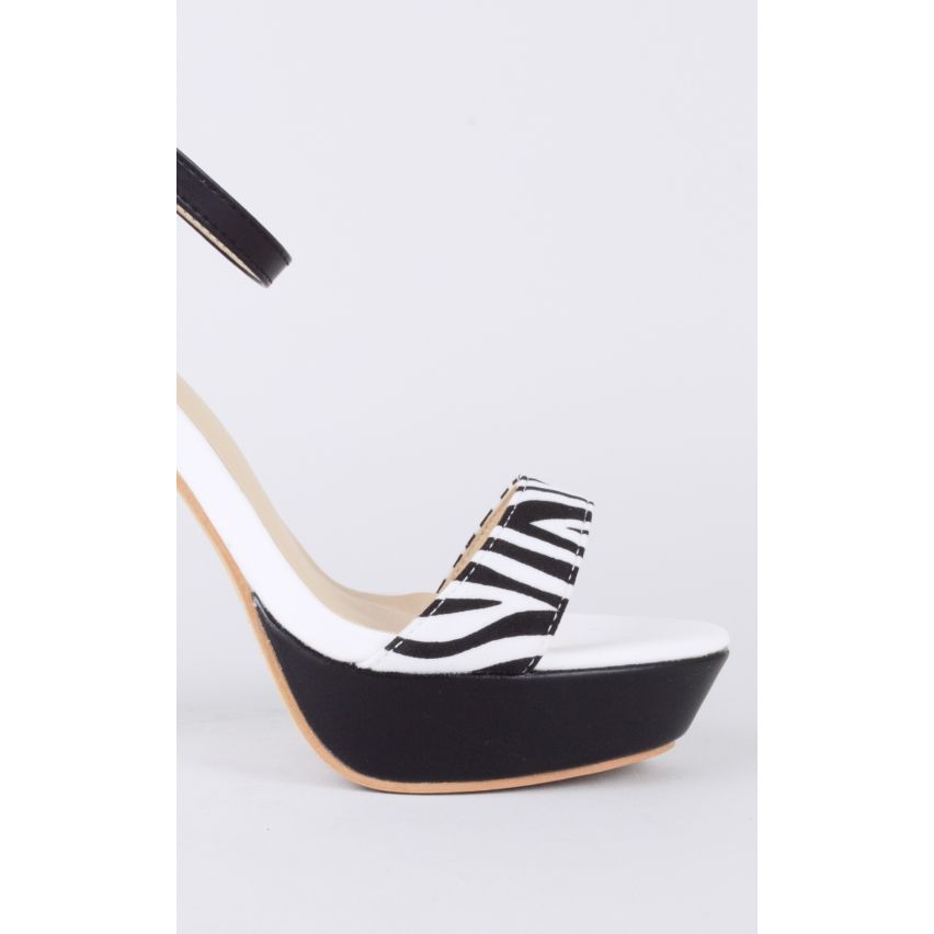 Talons Lovemystyle noir et blanc avec sangle à motifs zèbre