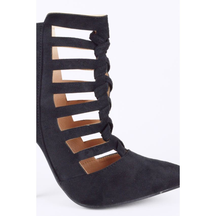 Lovemystyle avec cage talons sandales en noir avec bout fermé