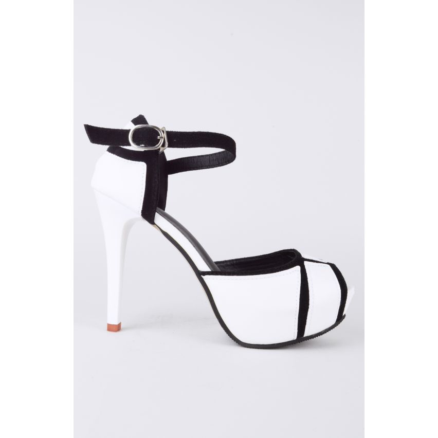 Talons de plate-forme de Peep-toe Lovemystyle Monochrome