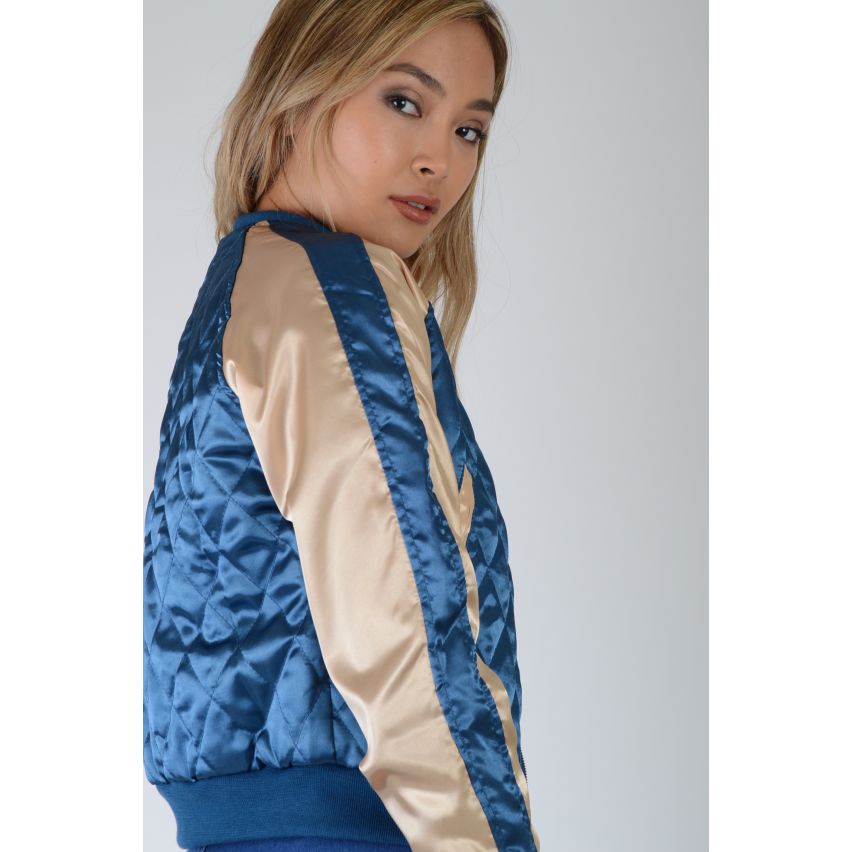 Lovemystyle blau gesteppte Satin Bomber mit rosa Ärmel