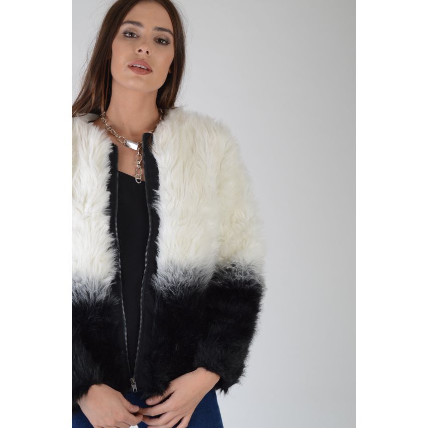 Lovemystyle blanc et blouson noir fausse fourrure